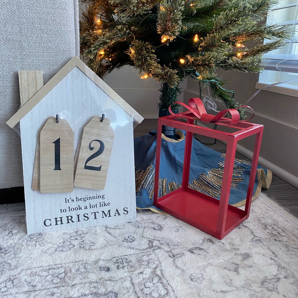 Target Bullseye Christmas Collection 2023 • Red Metal tray